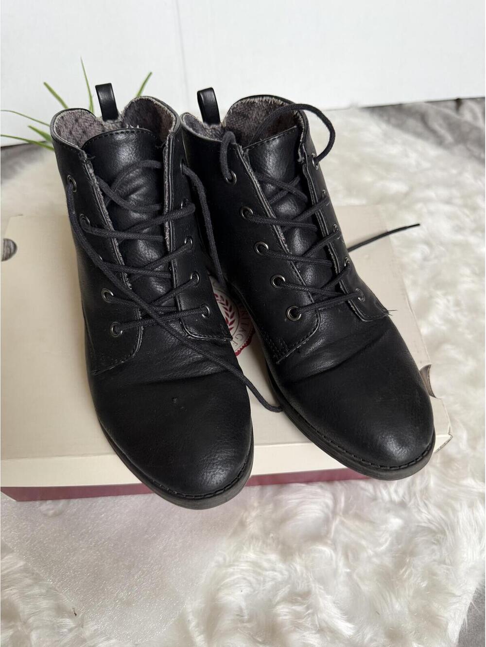 Women's Black Lace-Up Ankle Boots Size 6.5